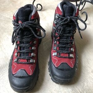 Merrell gortex hiking boot.